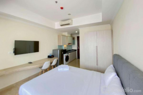 Best Choice and Minimalist Studio Room Menteng Park Apartment By Travelio